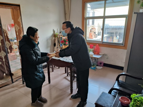 1.19李主任走访慰问4.jpg